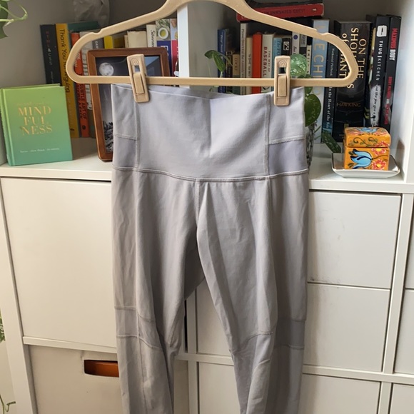 Lululemon Mesh Legging - Picture 4 of 4